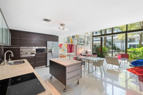 Condominio en venta en Miami Beach, Florida, 2 dormitorios, 157.93 m2 № 1933424 - foto 10