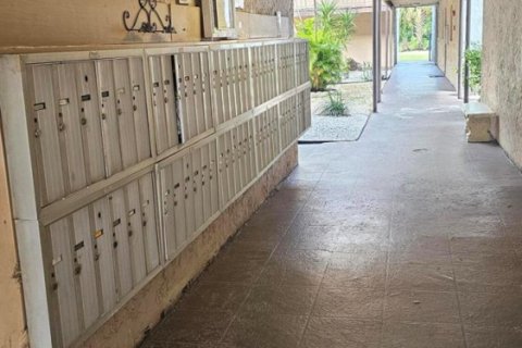 Купить кондоминиум в Лодердейл-Лейкс, Флорида 3 комнаты, 93.83м2, № 2242610 - фото 3