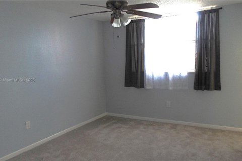 Condo in North Lauderdale, Florida, 2 bedrooms  № 1867117 - photo 9