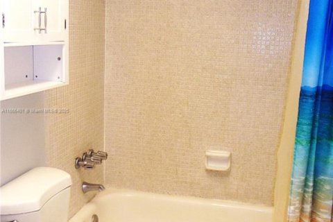 Condo in North Lauderdale, Florida, 2 bedrooms  № 1867117 - photo 10