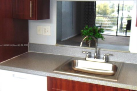 Condo in North Lauderdale, Florida, 2 bedrooms  № 1867117 - photo 7