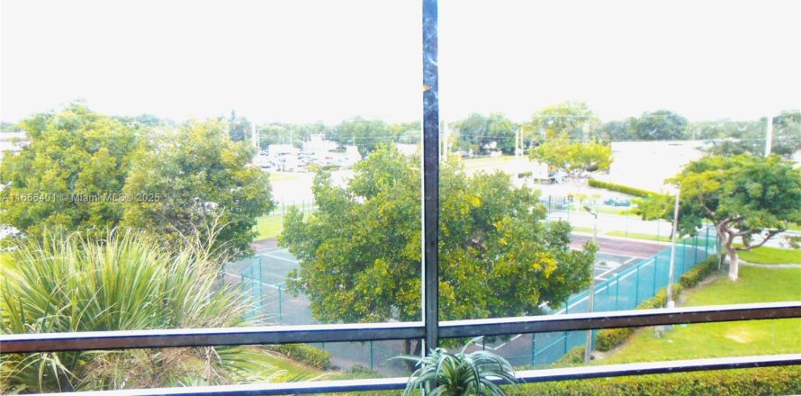 Condo in North Lauderdale, Florida, 2 bedrooms  № 1867117