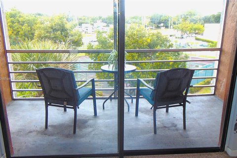 Condo in North Lauderdale, Florida, 2 bedrooms  № 1867117 - photo 3