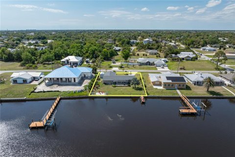 House in Punta Gorda, Florida 3 bedrooms, 167.97 sq.m. № 1578301 - photo 18
