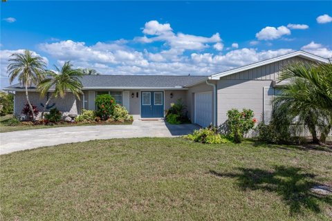 House in Punta Gorda, Florida 3 bedrooms, 167.97 sq.m. № 1578301 - photo 22