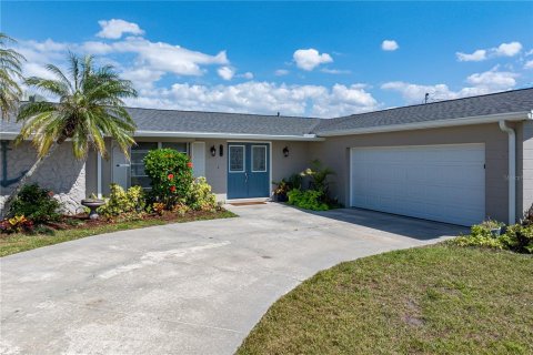 House in Punta Gorda, Florida 3 bedrooms, 167.97 sq.m. № 1578301 - photo 23