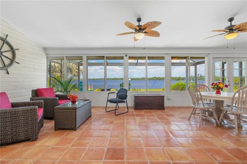 House in Punta Gorda, Florida 3 bedrooms, 167.97 sq.m. № 1578301 - photo 7