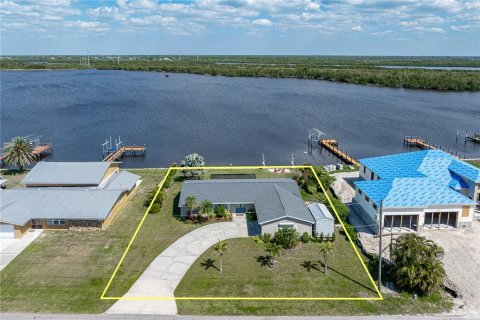 House in Punta Gorda, Florida 3 bedrooms, 167.97 sq.m. № 1578301 - photo 20
