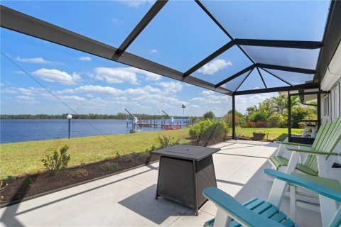 House in Punta Gorda, Florida 3 bedrooms, 167.97 sq.m. № 1578301 - photo 15
