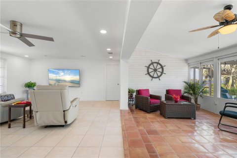 House in Punta Gorda, Florida 3 bedrooms, 167.97 sq.m. № 1578301 - photo 14
