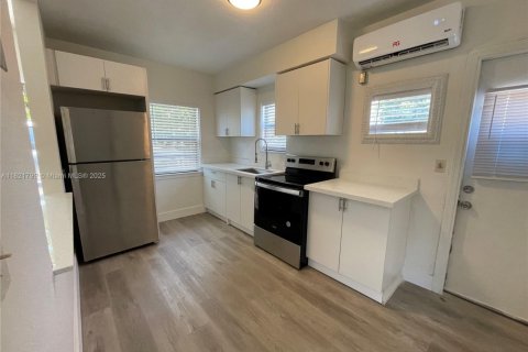 Villa ou maison à louer à Pompano Beach, Floride: 1 chambre, 470.27 m2 № 1786941 - photo 4