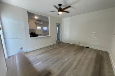 Villa ou maison à louer à Pompano Beach, Floride: 1 chambre, 470.27 m2 № 1786941 - photo 2
