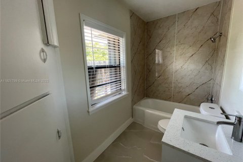 Villa ou maison à louer à Pompano Beach, Floride: 1 chambre, 470.27 m2 № 1786941 - photo 6