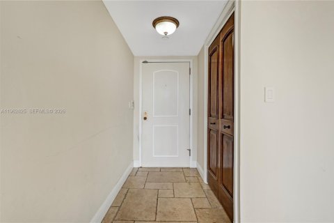 Купить кондоминиум в Майами, Флорида 2 спальни, 141.21м2, № 2028912 - фото 9