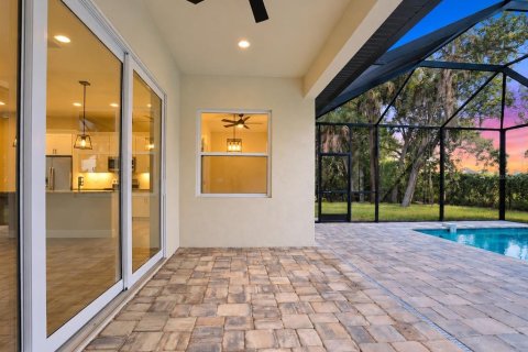 House in North Port, Florida 4 bedrooms, 178.19 sq.m. № 2393957 - photo 3