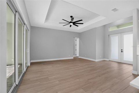 House in North Port, Florida 4 bedrooms, 178.19 sq.m. № 2393957 - photo 8