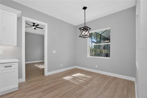 House in North Port, Florida 4 bedrooms, 178.19 sq.m. № 2393957 - photo 27
