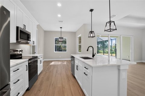 House in North Port, Florida 4 bedrooms, 178.19 sq.m. № 2393957 - photo 12