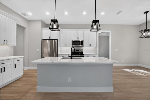 House in North Port, Florida 4 bedrooms, 178.19 sq.m. № 2393957 - photo 10