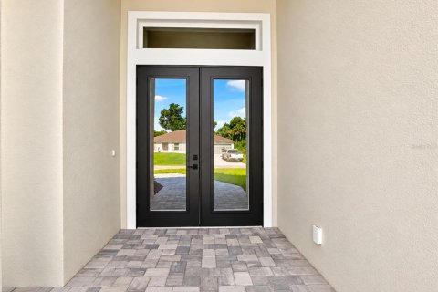 House in North Port, Florida 4 bedrooms, 178.19 sq.m. № 2393957 - photo 5