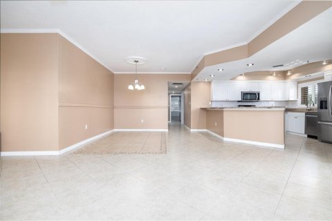 Купить кондоминиум в Нью-Смирна-Бич, Флорида 12 комнат, 164.25м2, № 2097431 - фото 6