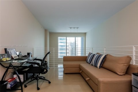 Condo in Miami, Florida, 2 bedrooms  № 2028728 - photo 12
