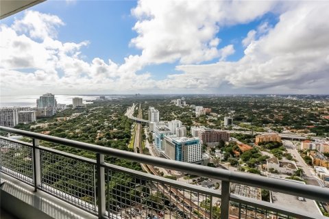 Condo in Miami, Florida, 2 bedrooms  № 2028728 - photo 13