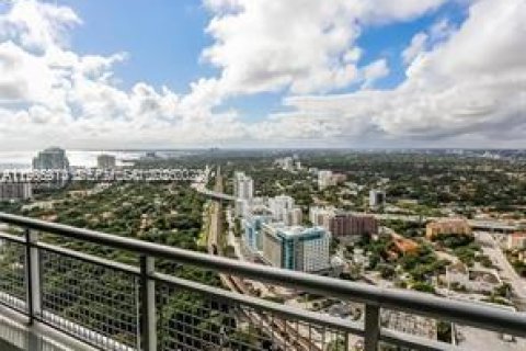 Condo in Miami, Florida, 2 bedrooms  № 2028728 - photo 3