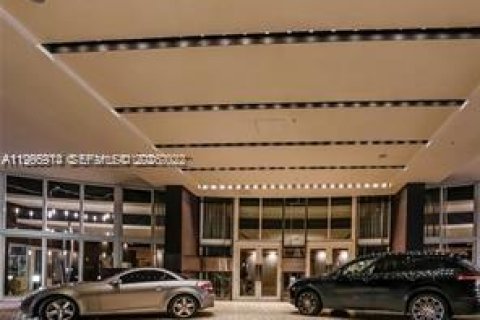 Condo in Miami, Florida, 2 bedrooms  № 2028728 - photo 11