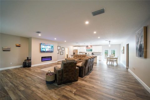 House in Edgewater, Florida 4 bedrooms, 239.69 sq.m. № 1526040 - photo 4