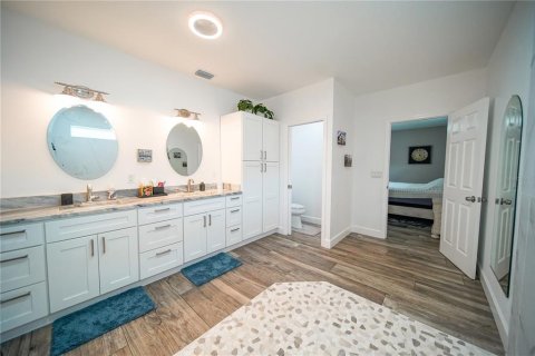 House in Edgewater, Florida 4 bedrooms, 239.69 sq.m. № 1526040 - photo 13