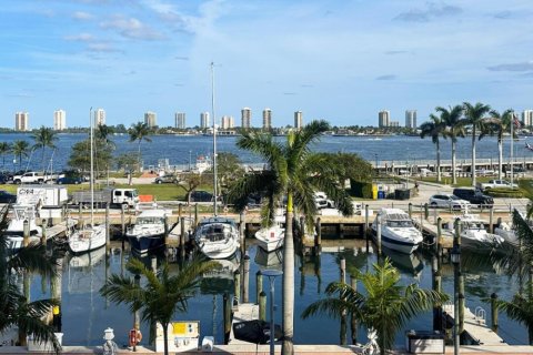 Condominio en alquiler en Lake Park, Florida, 2 dormitorios, 142.42 m2 № 2078192 - foto 23