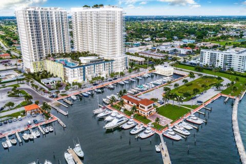 Condominio en alquiler en Lake Park, Florida, 2 dormitorios, 142.42 m2 № 2078192 - foto 15