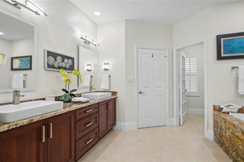 House in Naples, Florida 4 bedrooms, 406.45 sq.m. № 2105185 - photo 16