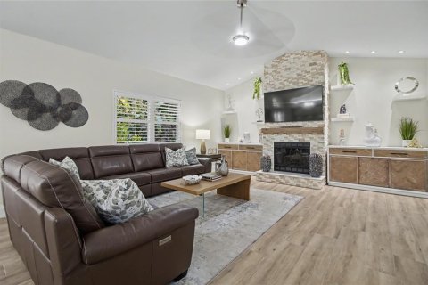 House in Naples, Florida 4 bedrooms, 406.45 sq.m. № 2105185 - photo 8