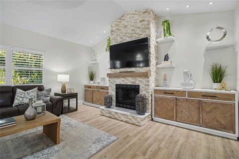 House in Naples, Florida 4 bedrooms, 406.45 sq.m. № 2105185 - photo 10