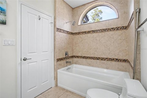 House in Naples, Florida 4 bedrooms, 406.45 sq.m. № 2105185 - photo 28