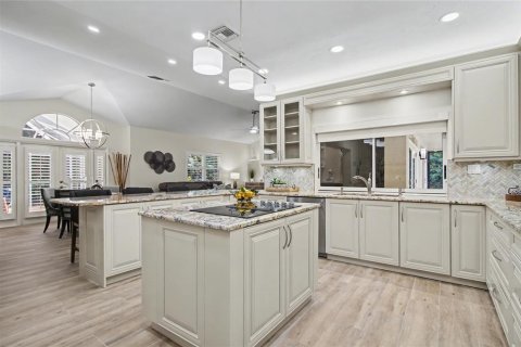 House in Naples, Florida 4 bedrooms, 406.45 sq.m. № 2105185 - photo 5