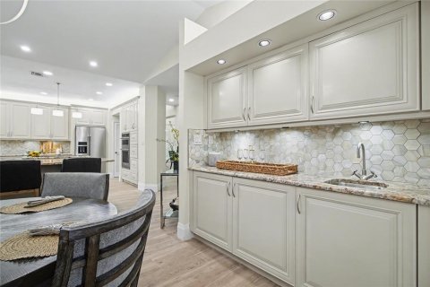 House in Naples, Florida 4 bedrooms, 406.45 sq.m. № 2105185 - photo 12