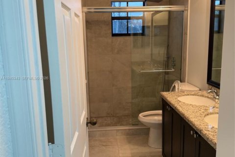 Townhouse in Weston, Florida 4 bedrooms, 166.3 sq.m. № 2001795 - photo 9