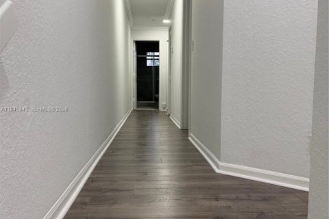 Townhouse in Weston, Florida 4 bedrooms, 166.3 sq.m. № 2001795 - photo 7