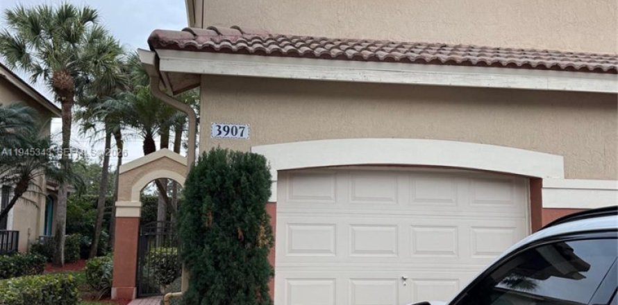 Townhouse in Weston, Florida 4 bedrooms, 166.3 sq.m. № 2001795