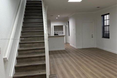 Townhouse in Weston, Florida 4 bedrooms, 166.3 sq.m. № 2001795 - photo 6