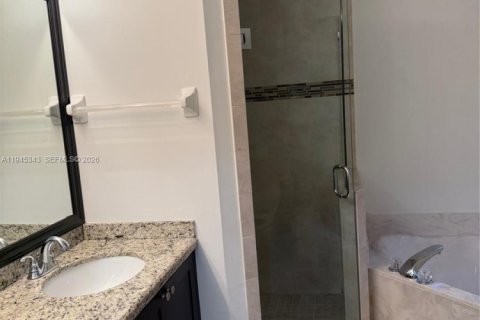Townhouse in Weston, Florida 4 bedrooms, 166.3 sq.m. № 2001795 - photo 8