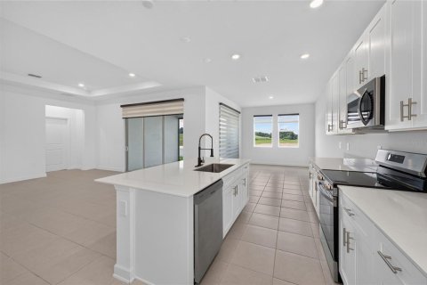 House in Apopka, Florida 4 bedrooms, 239.22 sq.m. № 2167455 - photo 22