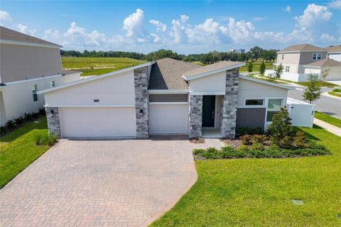 House in Apopka, Florida 4 bedrooms, 239.22 sq.m. № 2167455