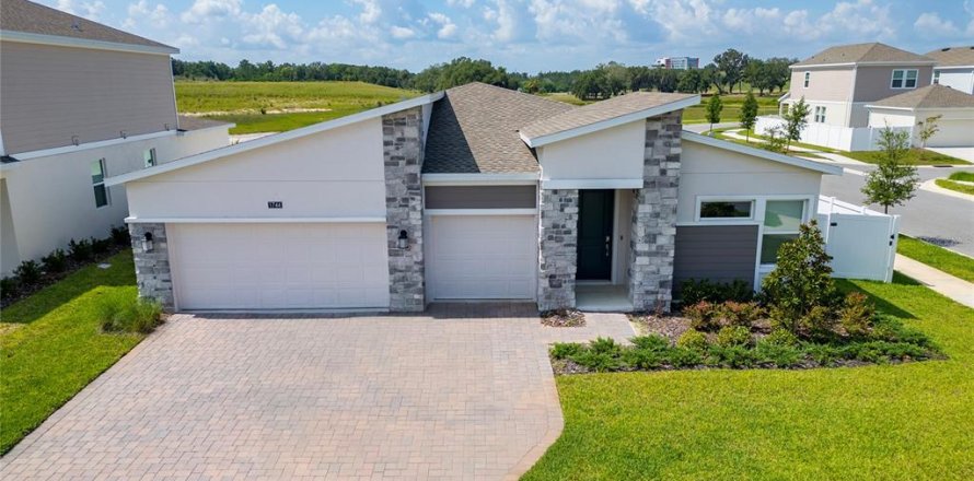 House in Apopka, Florida 4 bedrooms, 239.22 sq.m. № 2167455