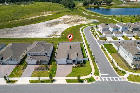 House in Apopka, Florida 4 bedrooms, 239.22 sq.m. № 2167455 - photo 7