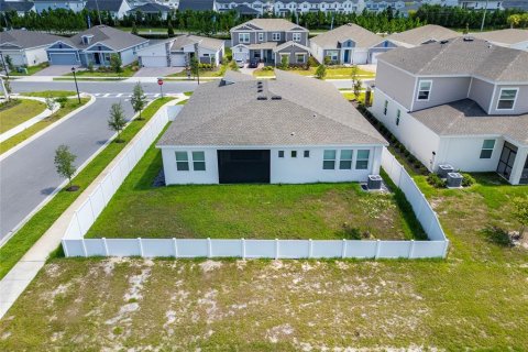 House in Apopka, Florida 4 bedrooms, 239.22 sq.m. № 2167455 - photo 14