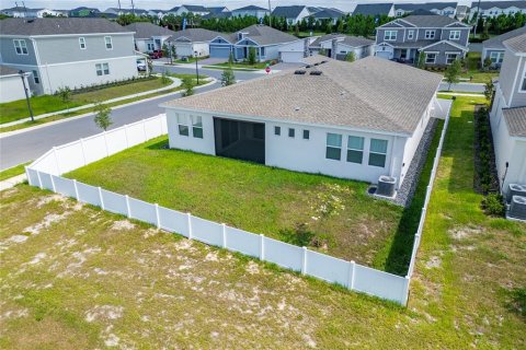 House in Apopka, Florida 4 bedrooms, 239.22 sq.m. № 2167455 - photo 13